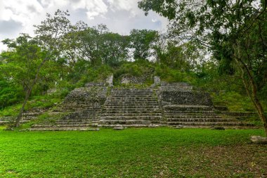 Edzna, Meksika 'nın Campeche eyaletinin kuzeyinde yer alan bir Maya arkeolojik alanıdır. Yapı 501.