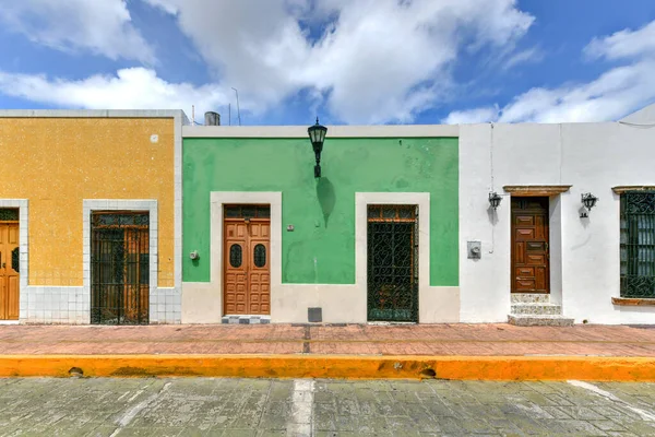 Élénk Színek Gyarmati Házakban Egy Napos Napon Campeche Ben Mexikóban — Stock Fotó