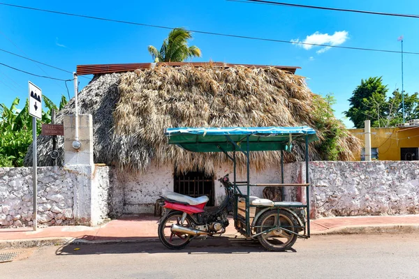 Une Moto Réaménagée Une Forme Transport Local Santa Elena Mexique — Photo