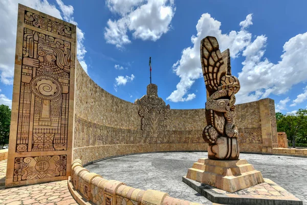 Μνημείο Της Πατρίδας Κατά Μήκος Του Paseo Montejo Στο Yucatan — Φωτογραφία Αρχείου