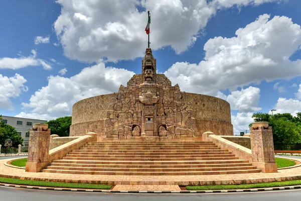 Monument Över Fäderneslandet Längs Paseo Montejo Yucatan Merida Mexiko Stockbild