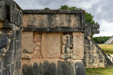 Chichen Itza, Meksika 'daki Kartallar ve Jaguarlar Platformu.