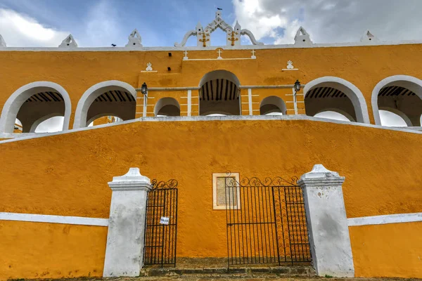 Yellow Convent San Antonio Padua Izamal Yucatan Peninsula Mexico — Stock Photo, Image