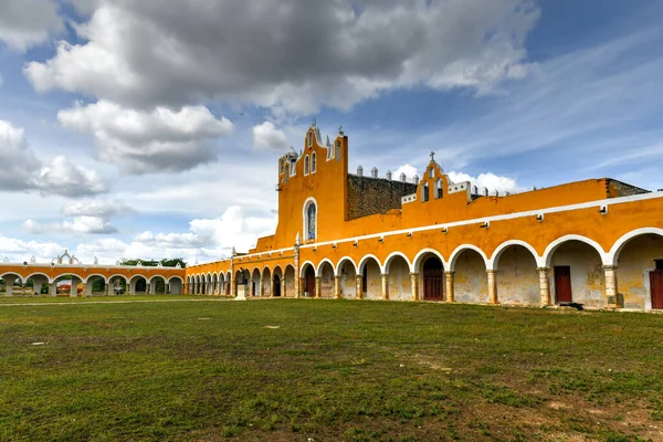 Κίτρινη Μονή Του San Antonio Της Padua Στο Izamal Yucatan — Φωτογραφία Αρχείου