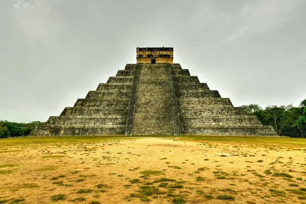 墨西哥尤卡坦地区古玛雅城市Chichen Itza的Kukulkan金字塔 — 图库照片