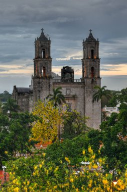 San Gervasio Katedrali, Meksika 'nın Yucatan yarımadasındaki Valladolid' de tarihi bir kilise. 1706 'da İspanyol sömürge hükümeti tarafından yıkılan orijinal 1545 binasının yerine inşa edildi..