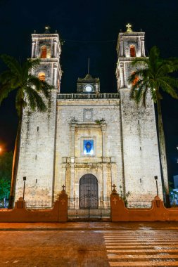 San Gervasio Katedrali, Meksika 'nın Yucatan yarımadasındaki Valladolid' de tarihi bir kilise. 1706 'da İspanyol sömürge hükümeti tarafından yıkılan orijinal 1545 binasının yerine inşa edildi..