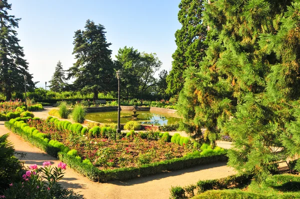 Jardins do Palácio de Massandra, Yalta, Crimeia — Fotografia de Stock