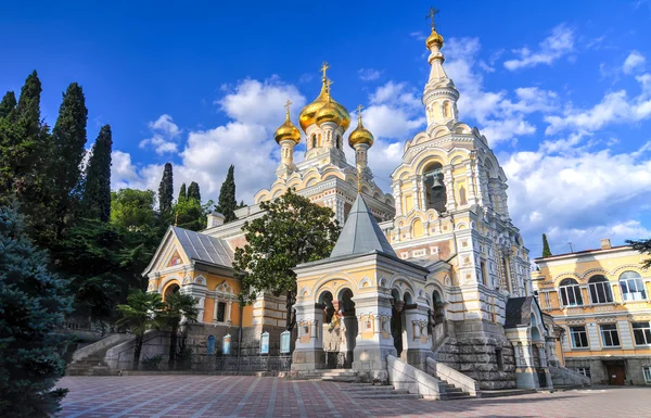 Gold Onion Domes of the Alexander Nevsky Cathedral — Stock Photo, Image