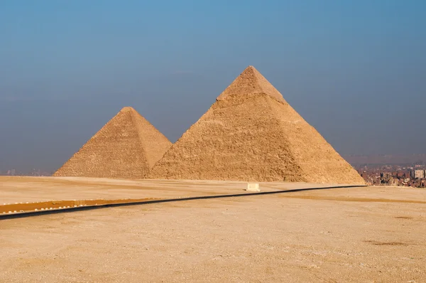 Egyptische piramiden van het plateau van giza, cairo — Stockfoto