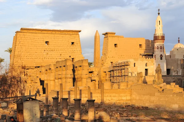 Temple of luxor, Egyiptom, naplementekor — Stock Fotó