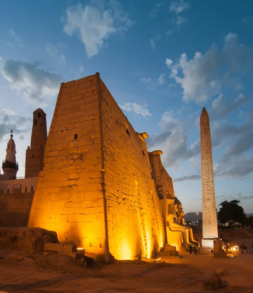 夜にエジプト ルクソール神殿 — ストック写真