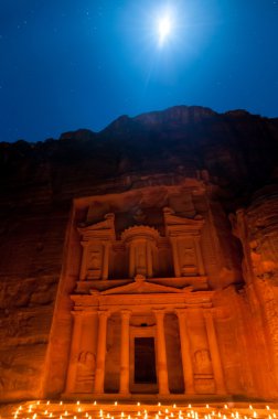 Petra, jordan, gece ay tarafından yaktı