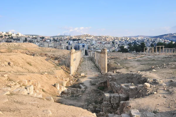 Colunas romanas - Jerash, Jordânia — Fotografia de Stock