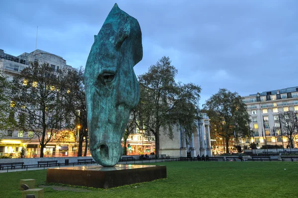 Monumento de cabeça de cavalo e arco de mármore, Londres — Fotografia de Stock