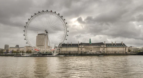 Veduta di The Eye across the Thames, Londra — Foto Stock