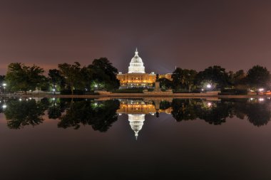 Bizi gece Washington DC'deki Capitol