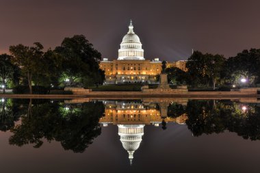 Bizi gece Washington DC'deki Capitol