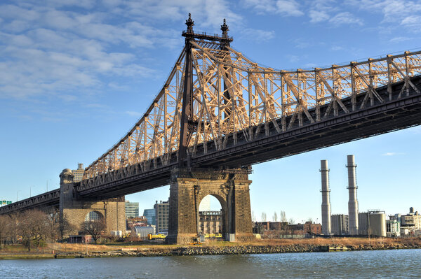 The Roosevelt Island Bridge is a lift bridge that connects Roosevelt Island in Manhattan to Astoria in Queens, crossing the East Channel of the East River.