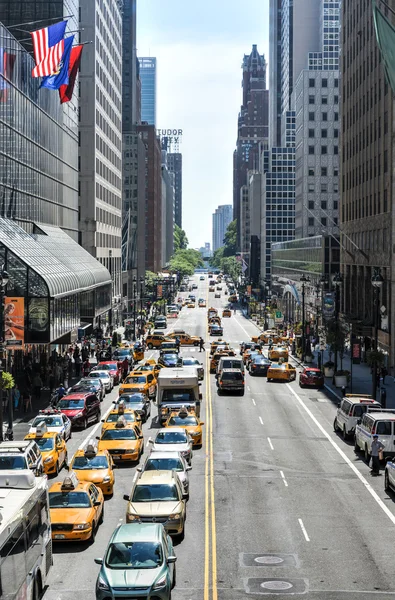 Nowy Jork ruchu wzdłuż 42nd Street — Zdjęcie stockowe