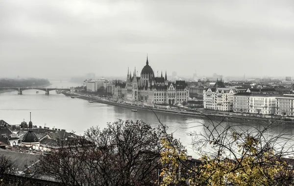 Het gebouw van het Parlement van Hongarije, Budapest — Stockfoto