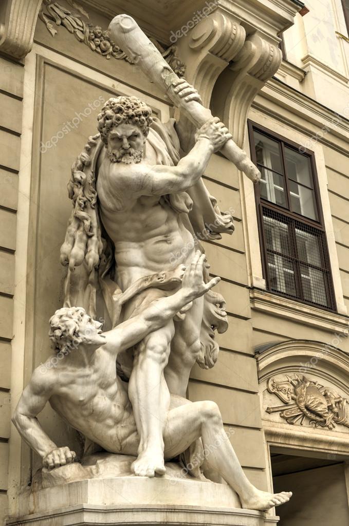 Hercules Statue Vienna, Austria — Stock Photo © demerzel21 61173473