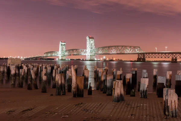 Pont commémoratif Marine Parkway-Gil Hodges la nuit — Photo