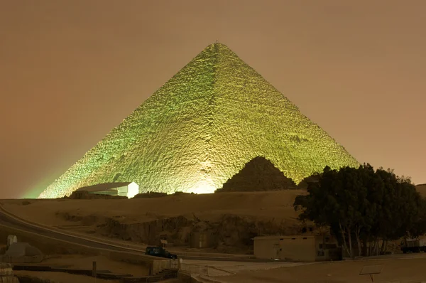 Piramide di Giza e Sfinge Light Show di notte - Il Cairo, Egitto — Foto Stock