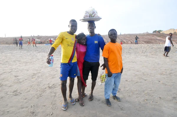 Ghanaians na pláži za květen 1st, svátku práce — Stock fotografie