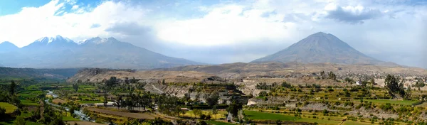 Arequipa, peru misti Volkanı ile — Stok fotoğraf