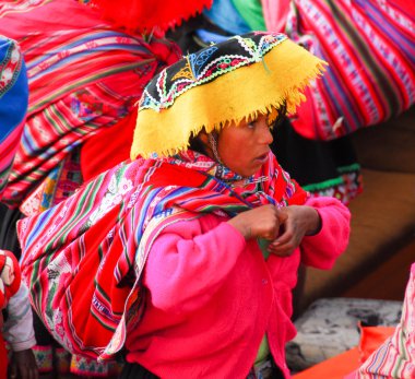 Titicaca gölü, Peru etrafta Perulu kadın