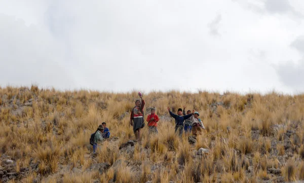 Peruánské děti silnici Puno Cuzco, Peru — Stock fotografie