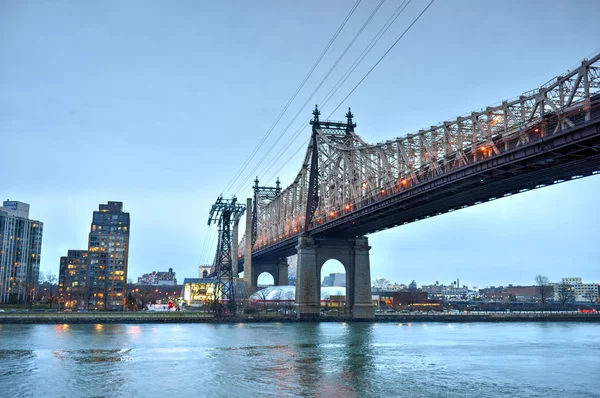 Мост Квинсборо с Манхэттена, Нью-Йорк — стоковое фото