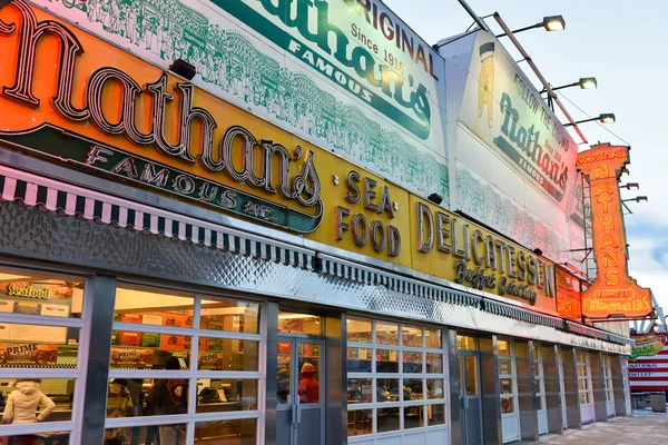 Hotdogs célèbres de Nathan, Original - Brooklyn, NY — Photo