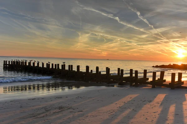 Spiaggia di Coney Island al tramonto . — Foto Stock