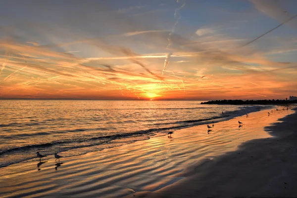 Coney Island Strand bei Sonnenuntergang. — Stockfoto