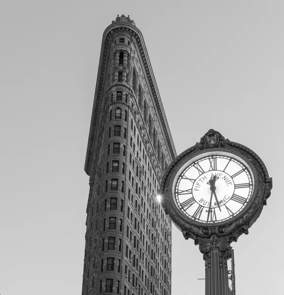 Flatiron Building és a Fifth Avenue óra — Stock Fotó