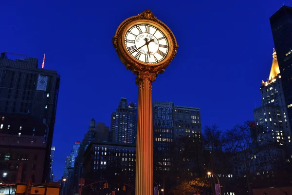 Flatiron Building and Fifth Avenue Clock — Stock Photo, Image