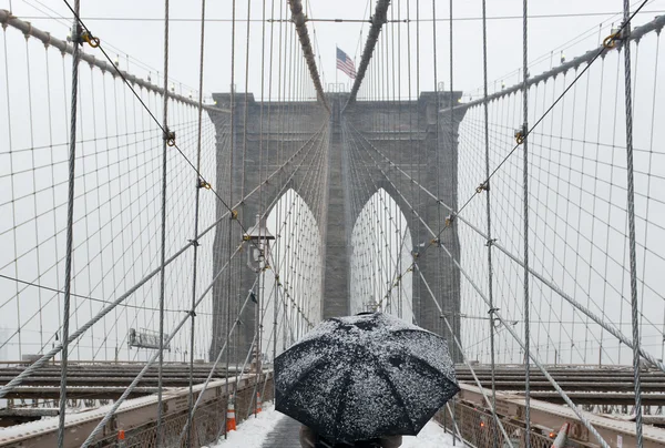 Brooklyn Bridge, sneeuwstorm - New York City — Stockfoto