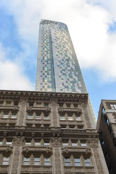 Архитектура манхэттенского небоскреба — стоковое фото