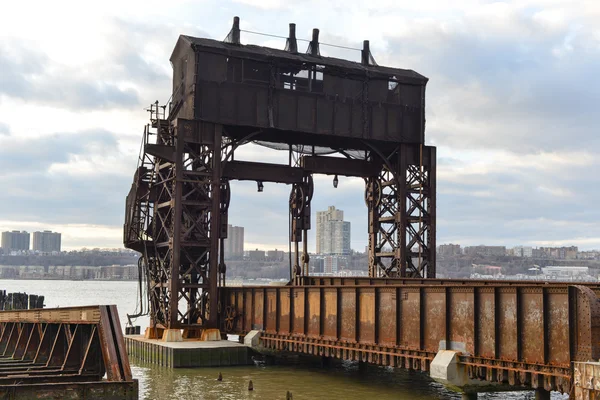Нью-Йоркский центральный железнодорожный мост на 69-й улице — стоковое фото