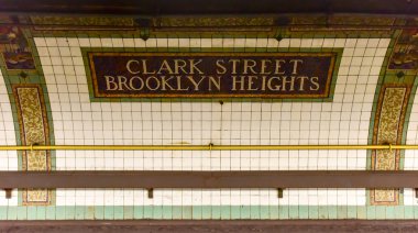 Clark Sokağı İstasyonu - New York Metro