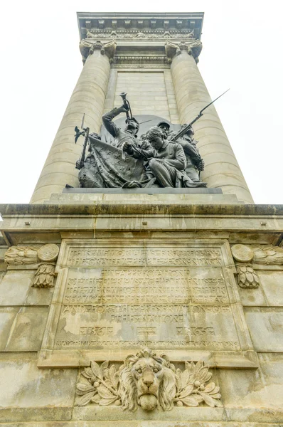 Памятник солдатам и морякам - Сиракузы, Нью-Йорк — стоковое фото