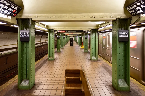 Stacja metra Clark Street - Brooklyn, Nowy Jork — Zdjęcie stockowe
