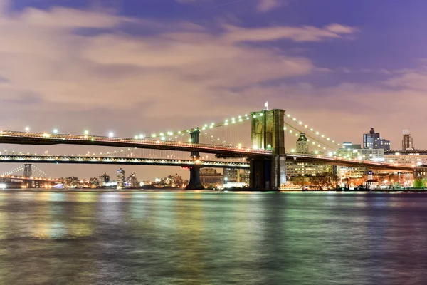 Puente de Brooklyn y East River — Foto de Stock