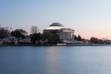Jefferson Memorial gün batımında - Washington DC.