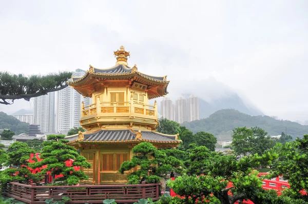 Golden Pavilion of Nan Lian Garden, Hong Kong — Stock Photo, Image