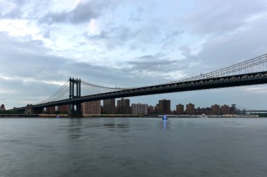 Brooklyn Köprüsü ve Manhattan View