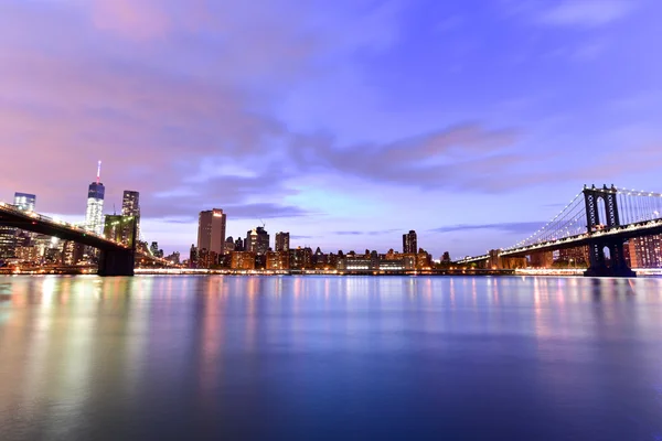 Puente de Brooklyn y vista Manhattan — Foto de Stock