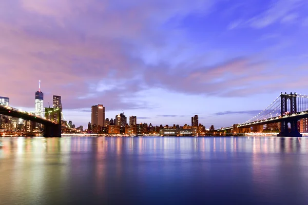 Puente de Brooklyn y vista Manhattan — Foto de Stock